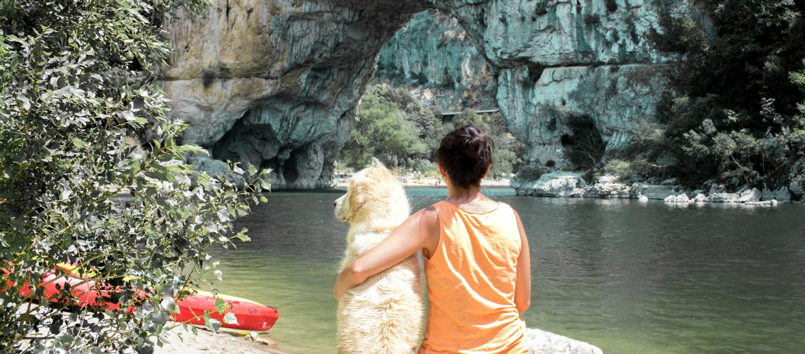 Le Pond d'Arc avec son chien
